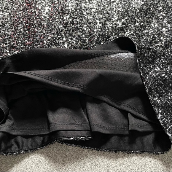 Vince Camuto Silver & Black Sequin Evening Dress Size 8 - Picture 6 of 12